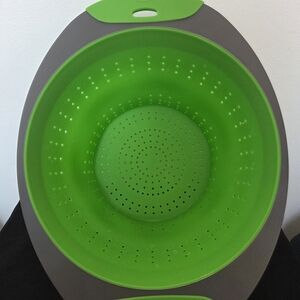 Green and Gray OXO Collapsible Colander